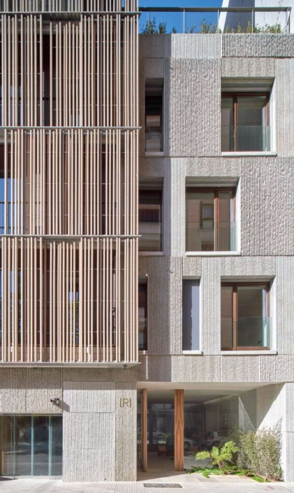 Fachada Tradicional en Tonos Tierra Cálida